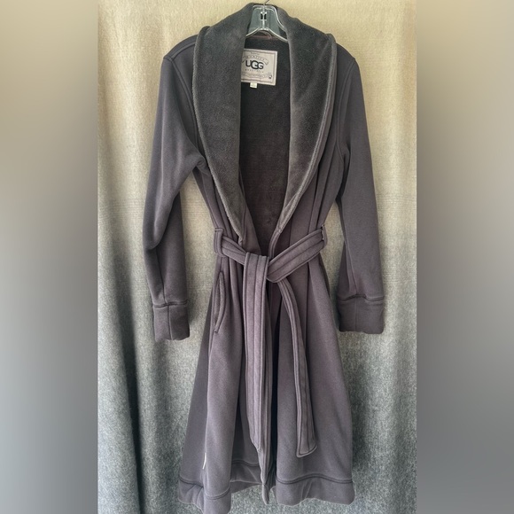 UGG robe. Size medium. Grey. - Picture 1 of 7